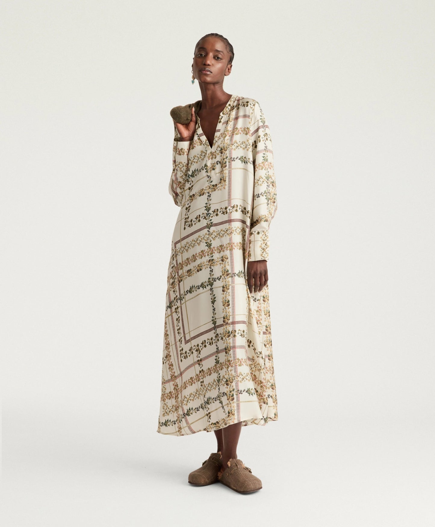 CARLISE DRESS IN PRINTED SILK TWILL - thegreatputonmvCARLISE DRESS IN PRINTED SILK TWILLCARLISE DRESS IN PRINTED SILK TWILLCARLISE DRESS IN PRINTED SILK TWILLDressesMomonithegreatputonmvMODR008CARLISE DRESS IN PRINTED SILK TWILL4072955676