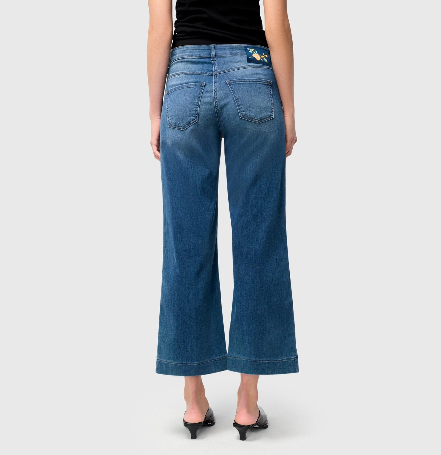 Dream Wide Cropped Jeans - thegreatputonmvDream Wide Cropped JeansDream Wide Cropped JeansDream Wide Cropped JeansJeansMAC Jeansthegreatputonmv5438 - 90Dream Wide Cropped Jeans32D597