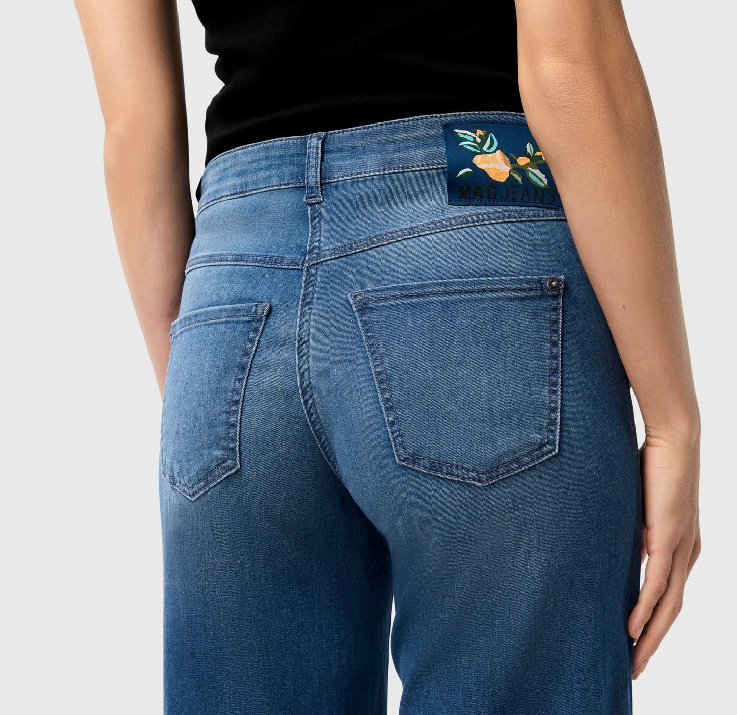 Dream Wide Cropped Jeans - thegreatputonmvDream Wide Cropped JeansDream Wide Cropped JeansDream Wide Cropped JeansJeansMAC Jeansthegreatputonmv5438 - 90Dream Wide Cropped Jeans32D597
