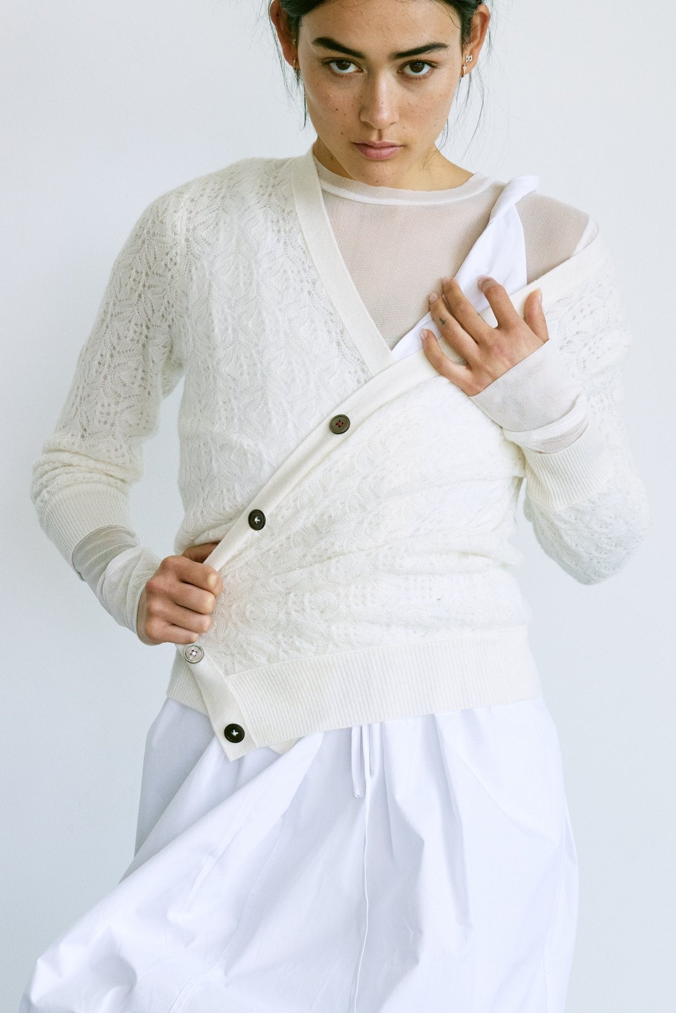 LACE PATCH CARDIGAN - thegreatputonmvLACE PATCH CARDIGANLACE PATCH CARDIGANLACE PATCH CARDIGANCardiganBRAZEAU TRICOTthegreatputonmv8073PF25LACE PATCH CARDIGAN1WHITE