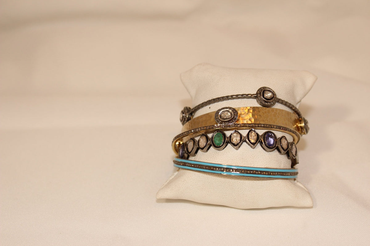 Pave Turquoise Bangle - thegreatputonmvPave Turquoise BanglePave Turquoise BanglePave Turquoise BangleBraceletGristhegreatputonmvB269Turquoise enamel bangle with pave diamond middle band Sourced from India03936647
