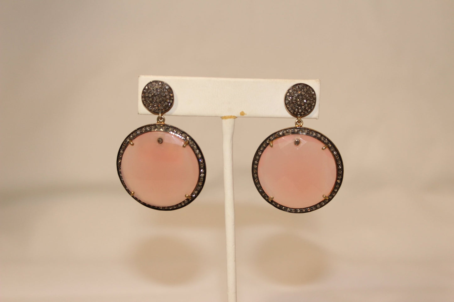 Pink Quartz Round Drop - thegreatputonmvPink Quartz Round DropPink Quartz Round DropPink Quartz Round DropEarringsGristhegreatputonmvE247Pink quartz round drop and pave diamond stud earrings Sourced from India97145735