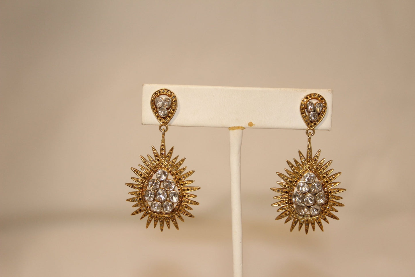 Tear Drop Spike Earrings - thegreatputonmvTear Drop Spike EarringsTear Drop Spike EarringsTear Drop Spike EarringsEarringsGristhegreatputonmvE359Gold and rose cut diamond tear drop with spiked edge earrings Sourced in India53256583