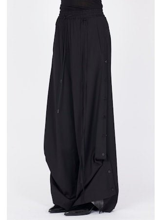 Wide - leg Wool Trousers - thegreatputonmvWide - leg Wool TrousersWide - leg Wool TrousersWide - leg Wool TrousersISABEL BENENATOthegreatputonmvDW35F25Wide - leg Wool Trousers40Black