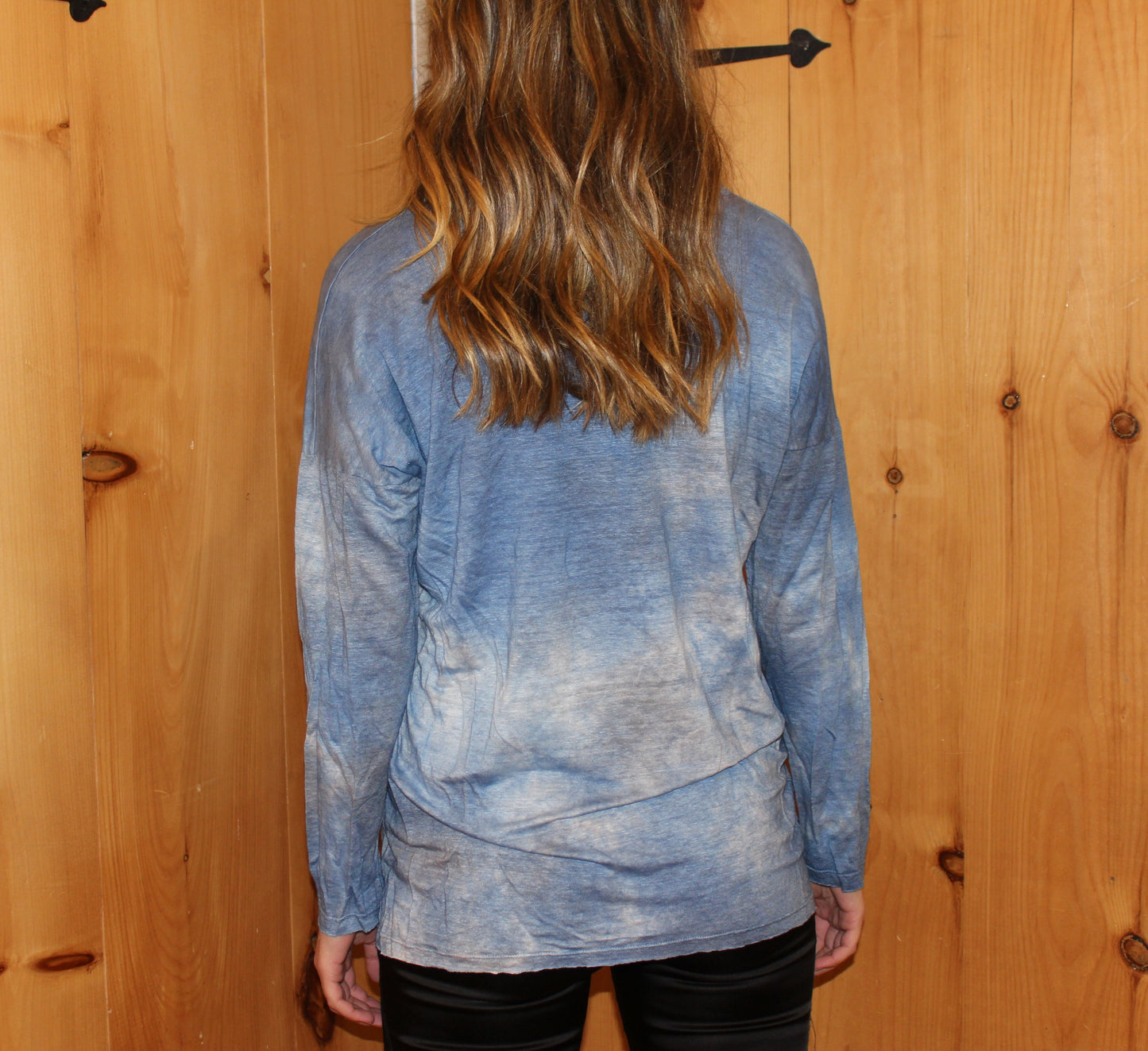Boat neck long sleeve linen t-shirt Knit: 100% linen Attribute: denim Made in Italy