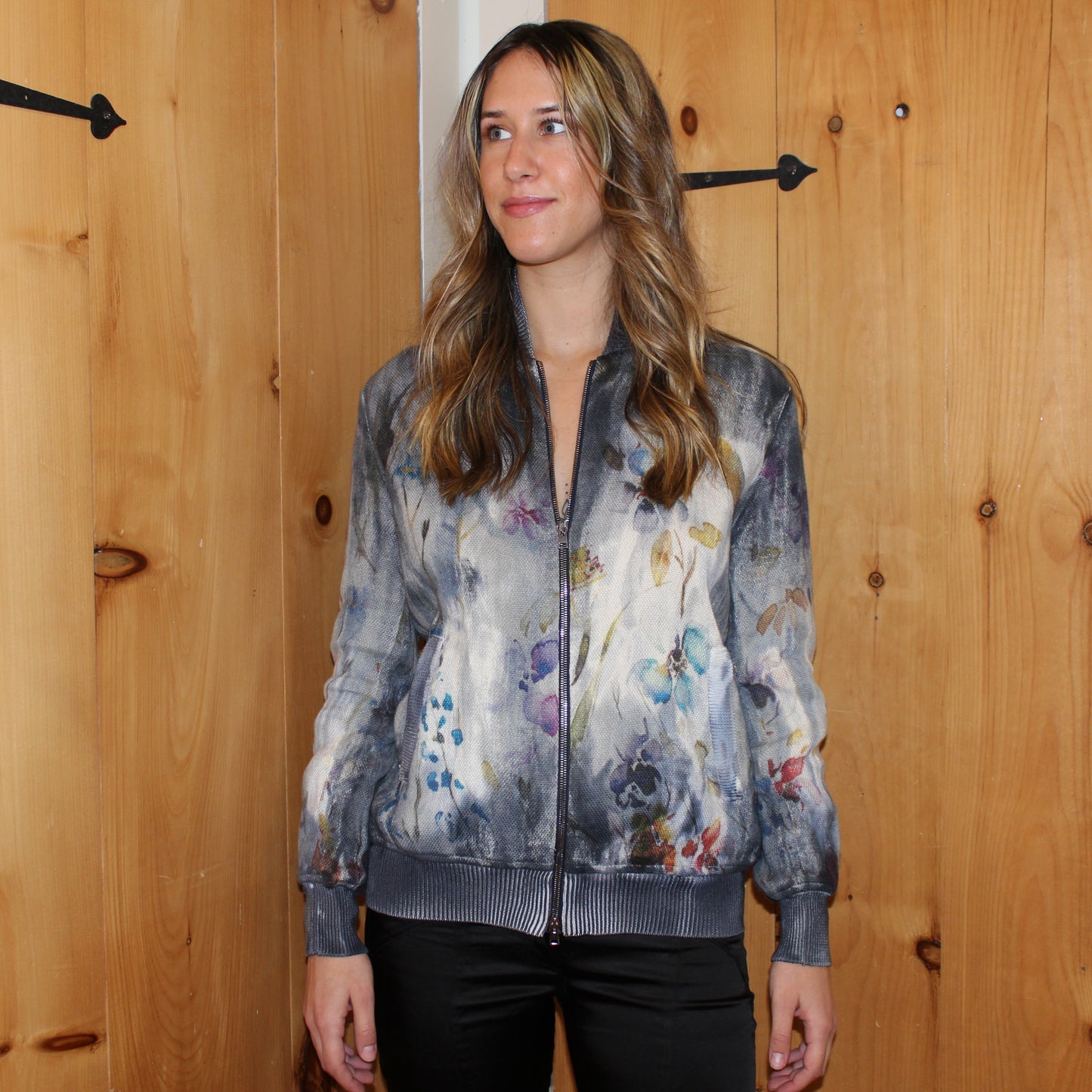 Micro mat stitch bomber jacket Knit: 60% Linen, 35% Cotton, 5% Cashmere Details: 100% Cotton Made in Italy