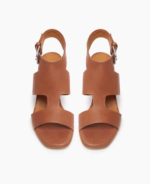 A substantial and secure t-strap offers the Berry sandal a modern streamlined look atop our newest tonal wood-inlay heel. In a soft, vegetable-tanned cuoio leather. Large buckle closure.