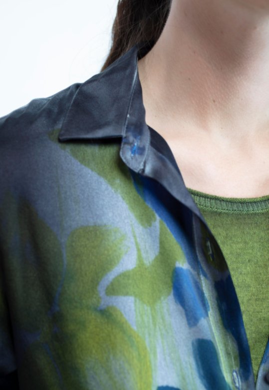 Cardigan - thegreatputonmvCardiganCardiganCardiganCardiganAvant Toithegreatputonmv106783Fitted shirt with hand painted iris flowers Deep Pre order now! Receive your order by May 15th, 2021 the latest.S21842361