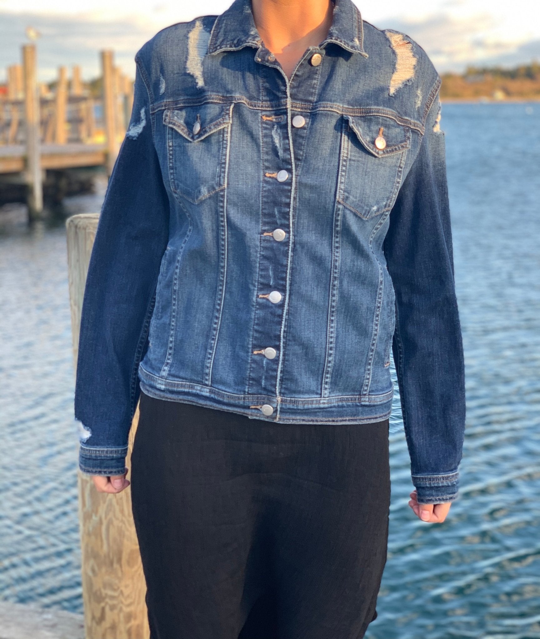 Sarah - thegreatputonmvSarahSarahSarahfinal sale jacketErika JanethegreatputonmvHandmade one of a kind denim jacket. Reclaimed and repurposed. Parrot Colorful Tropical print97511097