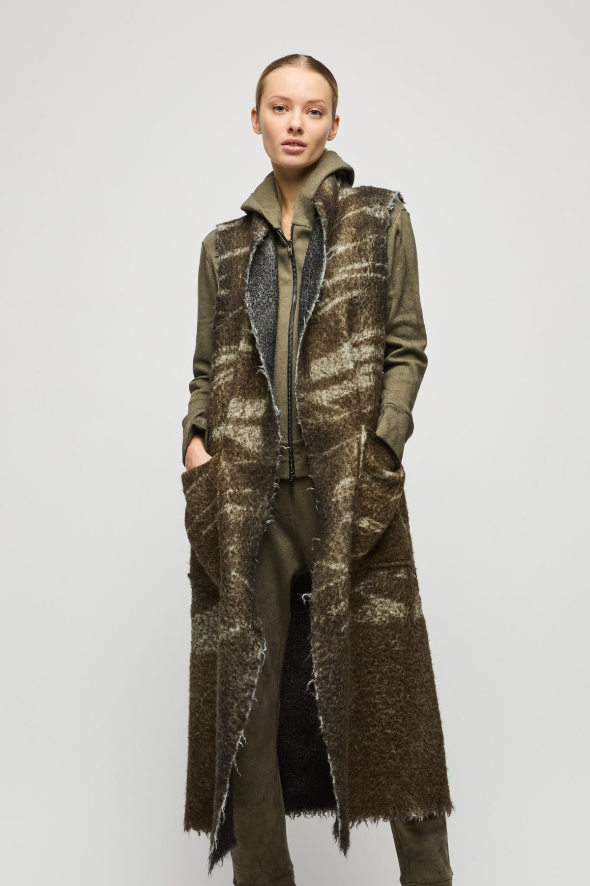 Shawl - thegreatputonmvShawlShawlShawlShawlsAvant Toithegreatputonmv108859Long shawl lamb effect gilet with leaves shadowsS51505593
