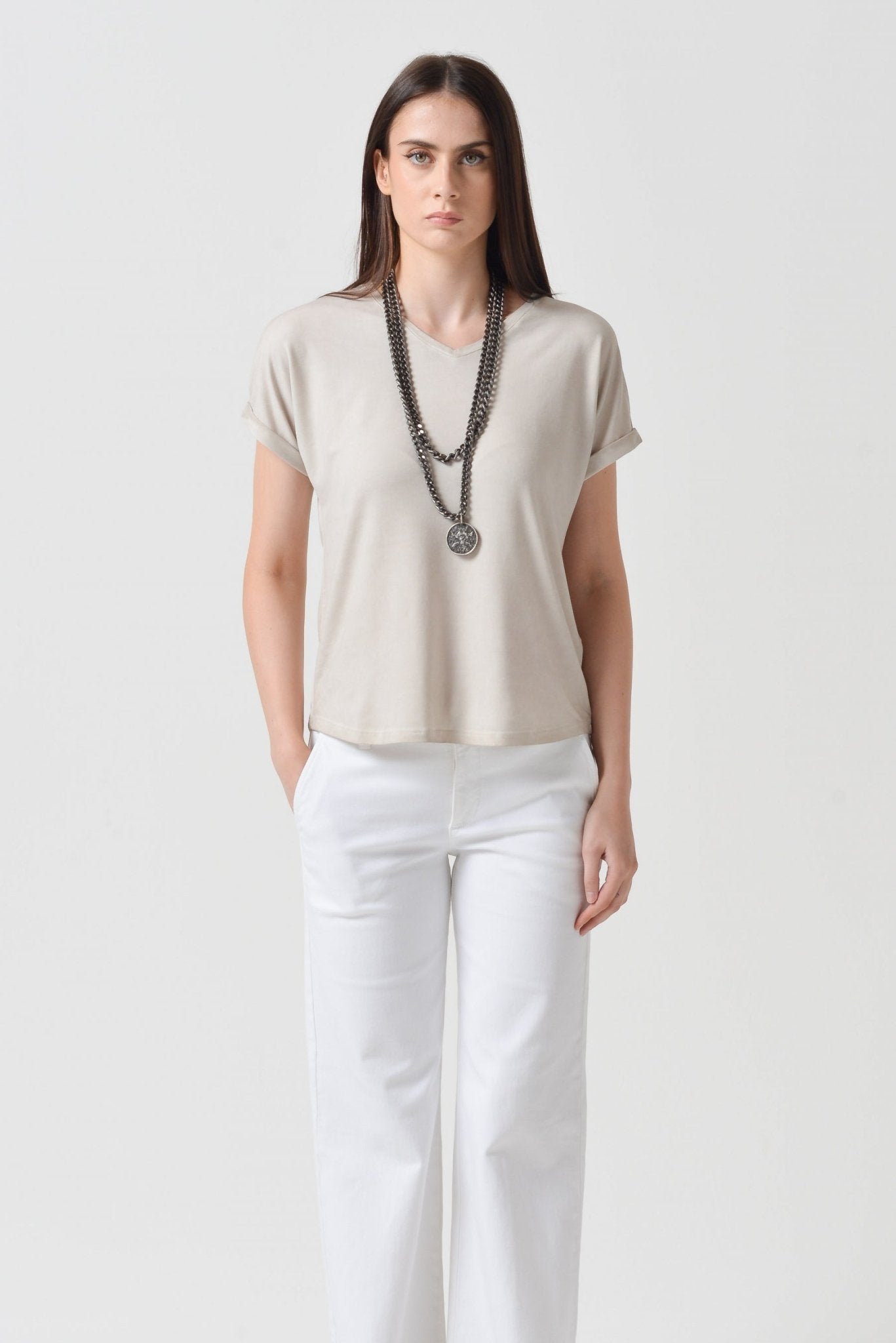 Taylor T-Shirt - PRE ORDER - thegreatputonmvTaylor T-Shirt - PRE ORDERTaylor T-Shirt - PRE ORDERTaylor T-Shirt - PRE ORDERTopPLOUMANAC'HthegreatputonmvThe Taylor T-Shirt offers a chic twist to the casual ensemble. The V-neck design enhances the overall look while the blend of viscose, polyamide, and elastane offers a soft, stretchable comfort. It's a perfect companion for your casual Fridays at work or weekend gatherings. The slim fit style flatters the silhouette, making it a versatile choice f