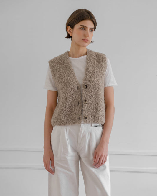 Aries Boucle Vest - thegreatputonmvAries Boucle VestAries Boucle VestAries Boucle VestvestLatierrathegreatputonmvRW24VLAR110TAries Boucle VestOne sizeOatmeal36684828