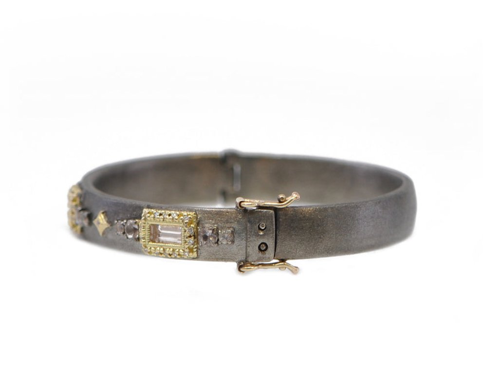 Crivelli and Morganite Huggie Bracelet - thegreatputonmvCrivelli and Morganite Huggie BraceletCrivelli and Morganite Huggie BraceletCrivelli and Morganite Huggie BraceletBraceletArmentathegreatputonmv20572Crivelli and Morganite Huggie Bracelet956730759