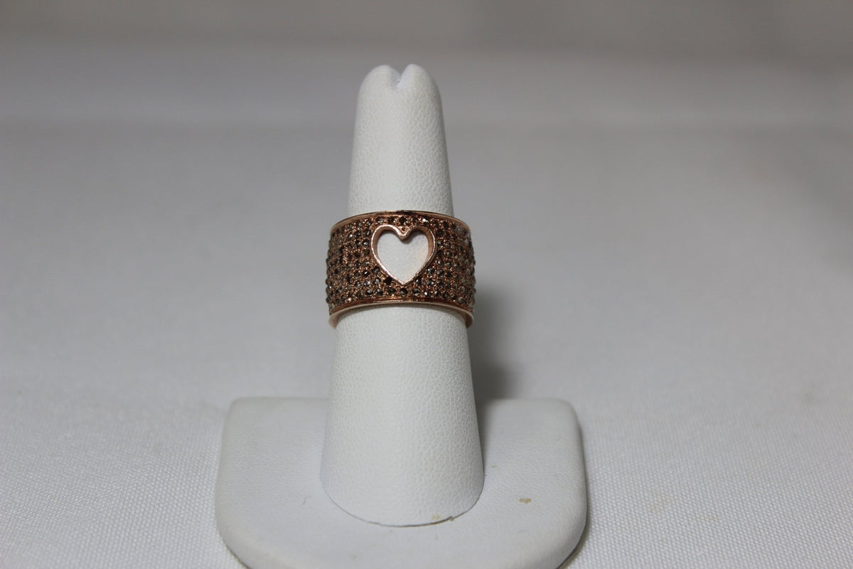 Cut Out Heart Ring - thegreatputonmvCut Out Heart RingCut Out Heart RingCut Out Heart RingRingsGristhegreatputonmvR379Pave diamond rose gold over sterling silver with cut out heart ring. Size 7 Sourced from India39264647
