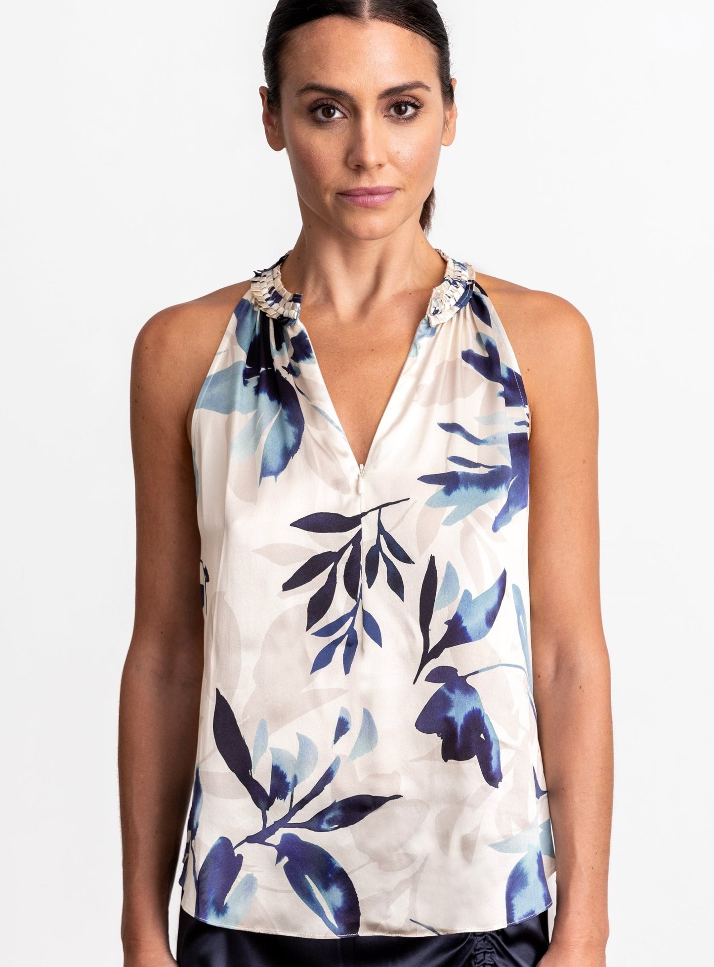 GO PERFECTLY PLAITED CUTAWAY - thegreatputonmvGO PERFECTLY PLAITED CUTAWAYGO PERFECTLY PLAITED CUTAWAYGO PERFECTLY PLAITED CUTAWAYBLOUSEGo SilkthegreatputonmvT1605-IRALIRIS ALLOVERSIRIS ALLOVER