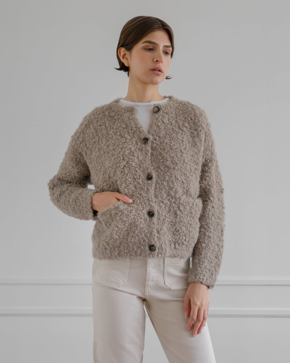 Luna Boucle Cardigan - thegreatputonmvLuna Boucle CardiganLuna Boucle CardiganLuna Boucle CardiganSWEATERLatierrathegreatputonmvARW23CT116OTLuna Boucle CardiganOne sizeOatmeal46613532
