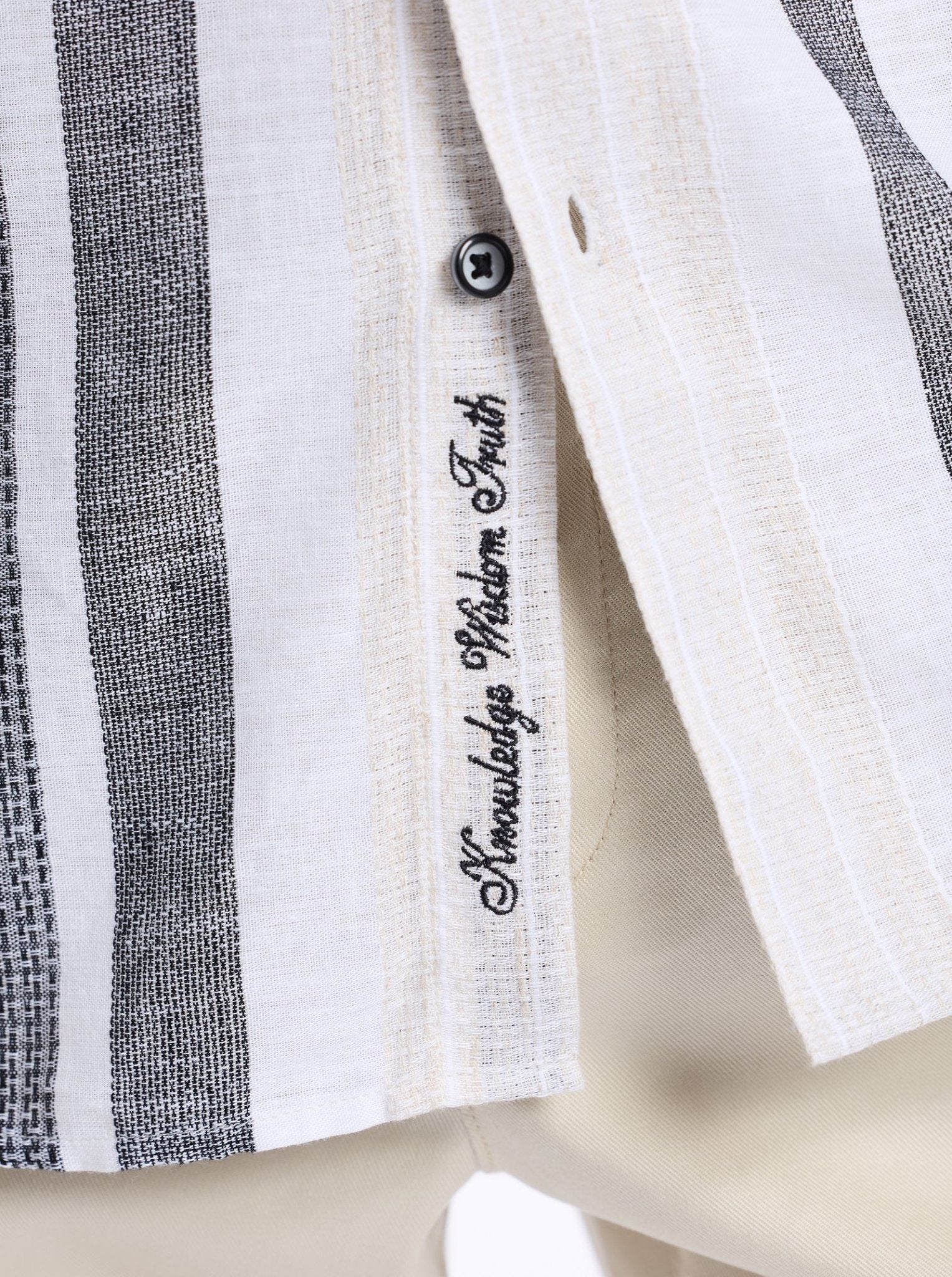 MAKAI SHORT SLEEVE BUTTON DOWN SHIRT - thegreatputonmvMAKAI SHORT SLEEVE BUTTON DOWN SHIRTMAKAI SHORT SLEEVE BUTTON DOWN SHIRTMAKAI SHORT SLEEVE BUTTON DOWN SHIRTbutton downRobert GrahamthegreatputonmvP26208C-100MAKAI SHORT SLEEVE BUTTON DOWN SHIRTM53170460
