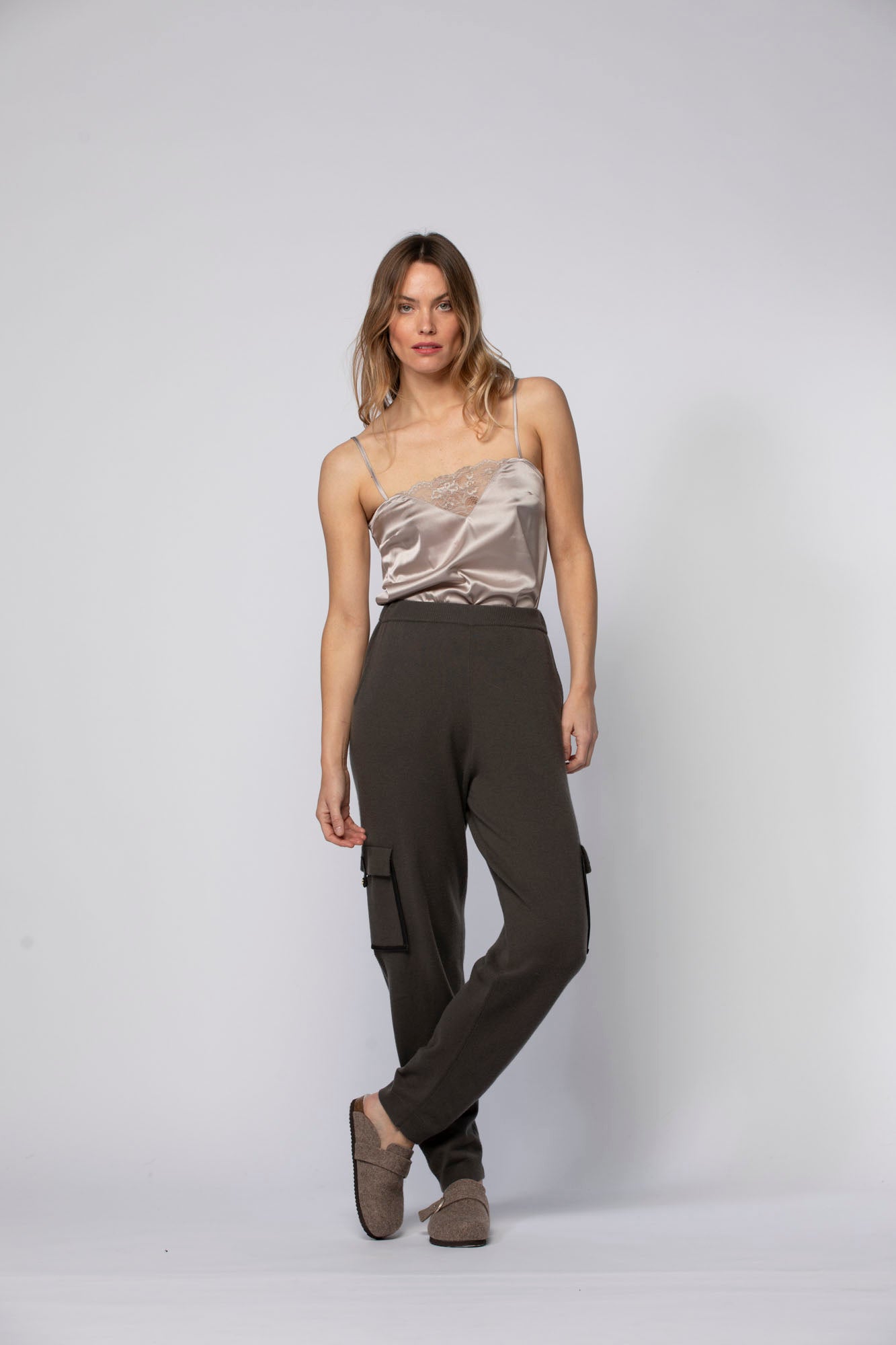 PRE ORDER - PANTALON EN MAILLE & CUIR - thegreatputonmvPRE ORDER - PANTALON EN MAILLE & CUIRPRE ORDER - PANTALON EN MAILLE & CUIRPRE ORDER - PANTALON EN MAILLE & CUIRWOMEN'S PANTSMax & MoithegreatputonmvH24BERNA-1PRE ORDER - PANTALON EN MAILLE & CUIR19 H24THYMXS