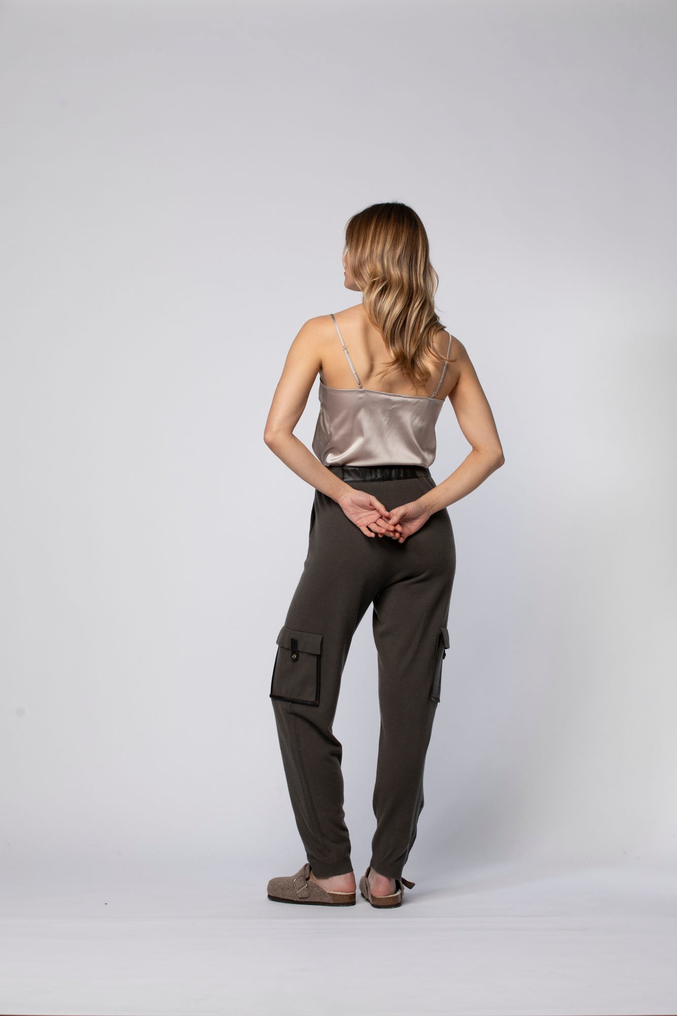 PRE ORDER - PANTALON EN MAILLE & CUIR - thegreatputonmvPRE ORDER - PANTALON EN MAILLE & CUIRPRE ORDER - PANTALON EN MAILLE & CUIRPRE ORDER - PANTALON EN MAILLE & CUIRWOMEN'S PANTSMax & MoithegreatputonmvH24BERNA-1PRE ORDER - PANTALON EN MAILLE & CUIR19 H24THYMXS