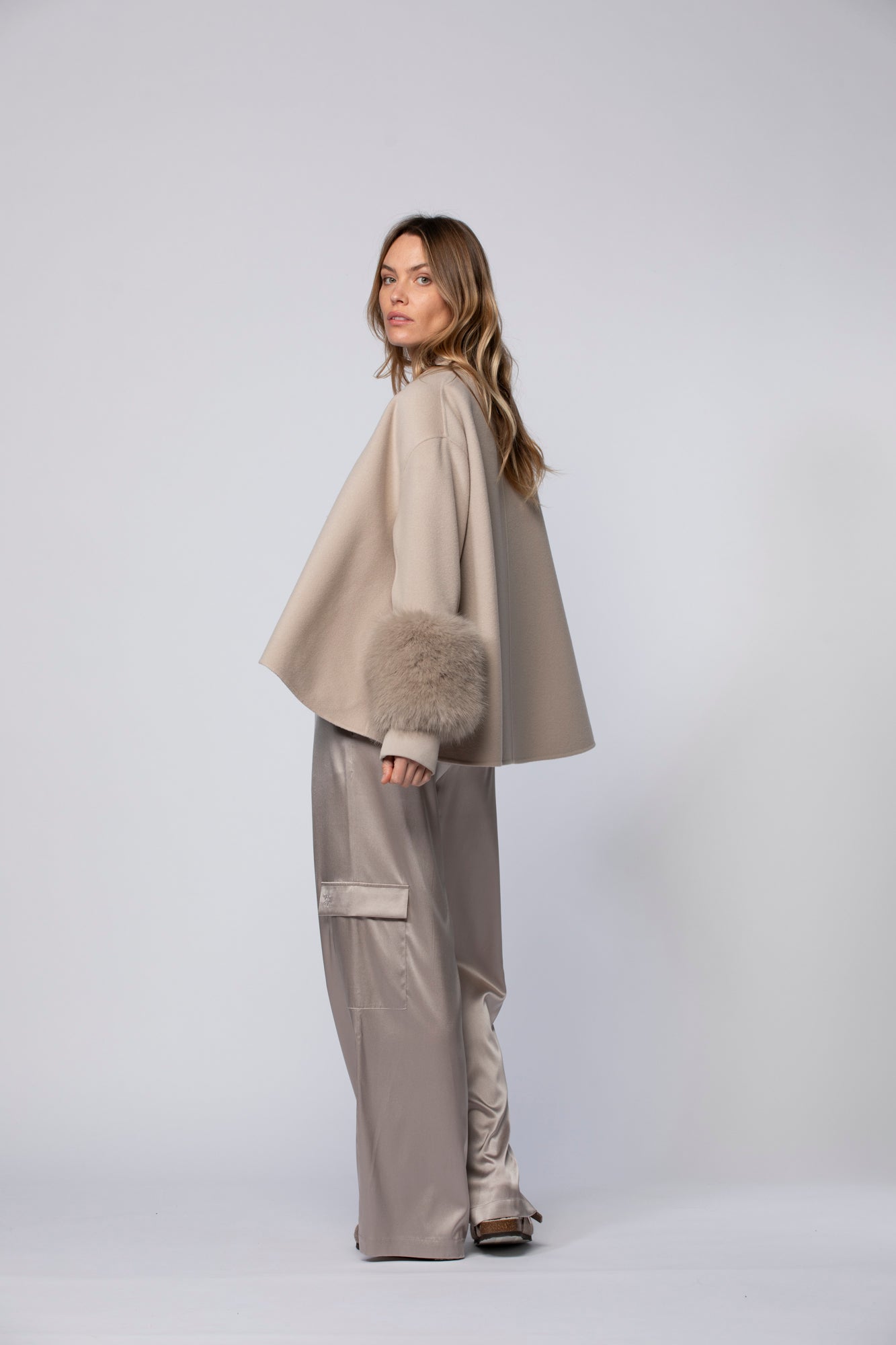 VESTE AVEC MANCHONS FUREVER - thegreatputonmvVESTE AVEC MANCHONS FUREVERVESTE AVEC MANCHONS FUREVERVESTE AVEC MANCHONS FUREVERWOMEN'S TOPSMax & MoithegreatputonmvH24VIVALI -1VESTE AVEC MANCHONS FUREVER18 H24TAUPE34