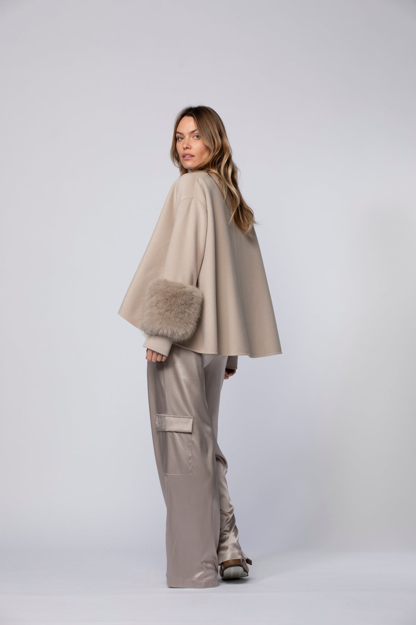 VESTE AVEC MANCHONS FUREVER - thegreatputonmvVESTE AVEC MANCHONS FUREVERVESTE AVEC MANCHONS FUREVERVESTE AVEC MANCHONS FUREVERWOMEN'S TOPSMax & MoithegreatputonmvH24VIVALI -1VESTE AVEC MANCHONS FUREVER18 H24TAUPE34