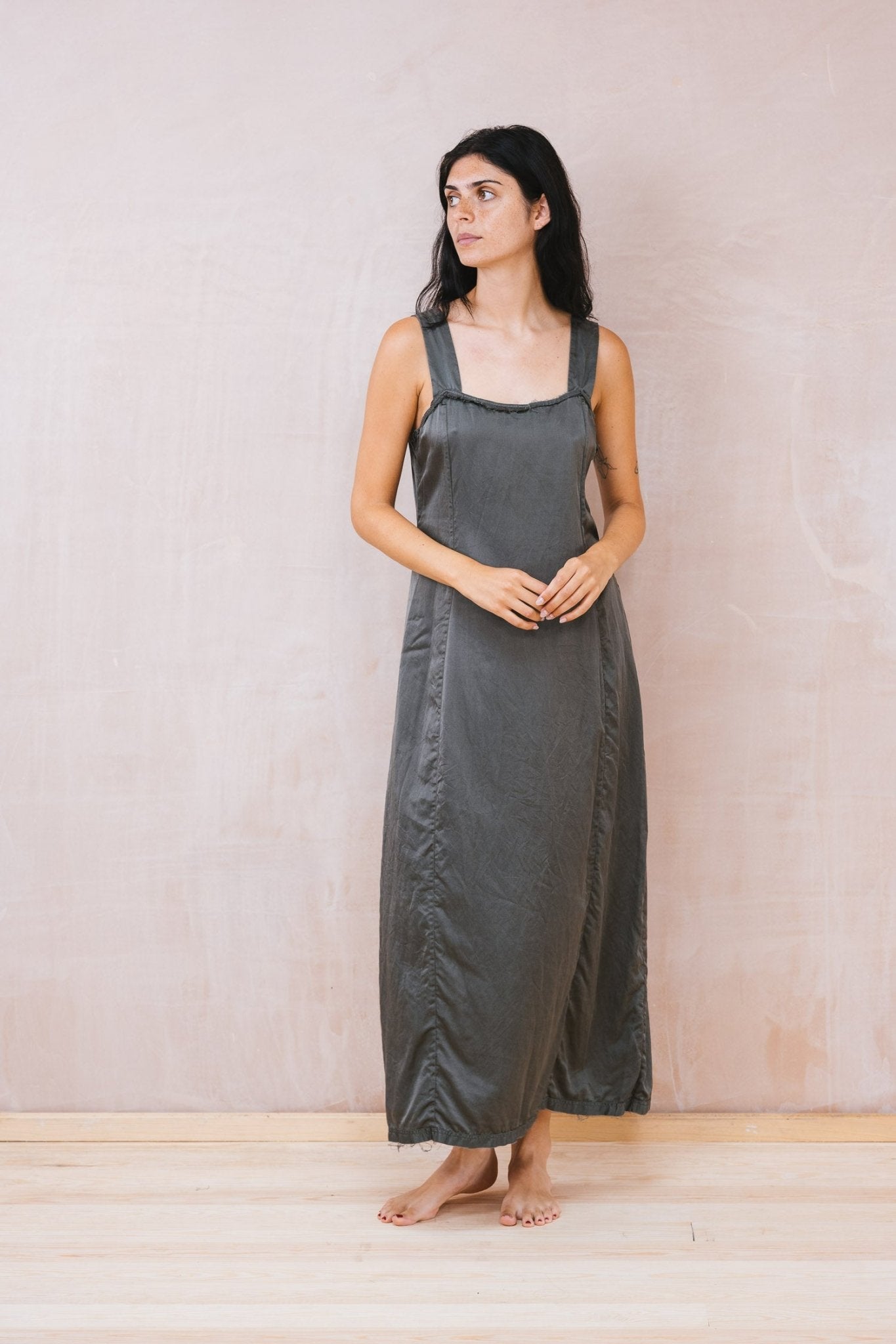 Wide strap dress silk cotton satin - thegreatputonmvWide strap dress silk cotton satinWide strap dress silk cotton satinWide strap dress silk cotton satinDressSULA CLOTHING LTDthegreatputonmvSS26 1038Wide strap dress silk cotton satinSmallGUNMETAL53066524