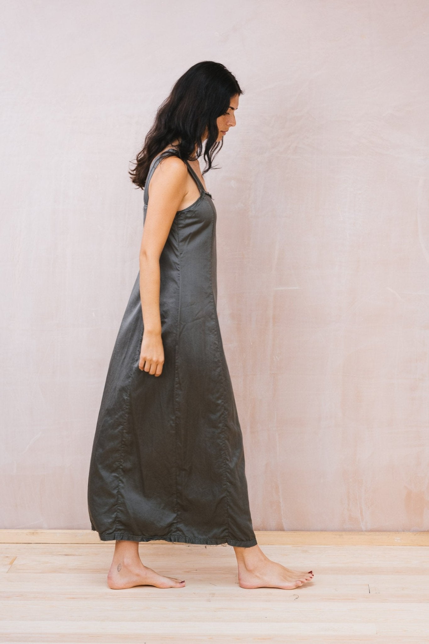 Wide strap dress silk cotton satin - thegreatputonmvWide strap dress silk cotton satinWide strap dress silk cotton satinWide strap dress silk cotton satinDressSULA CLOTHING LTDthegreatputonmvSS26 1038Wide strap dress silk cotton satinSmallGUNMETAL53066524