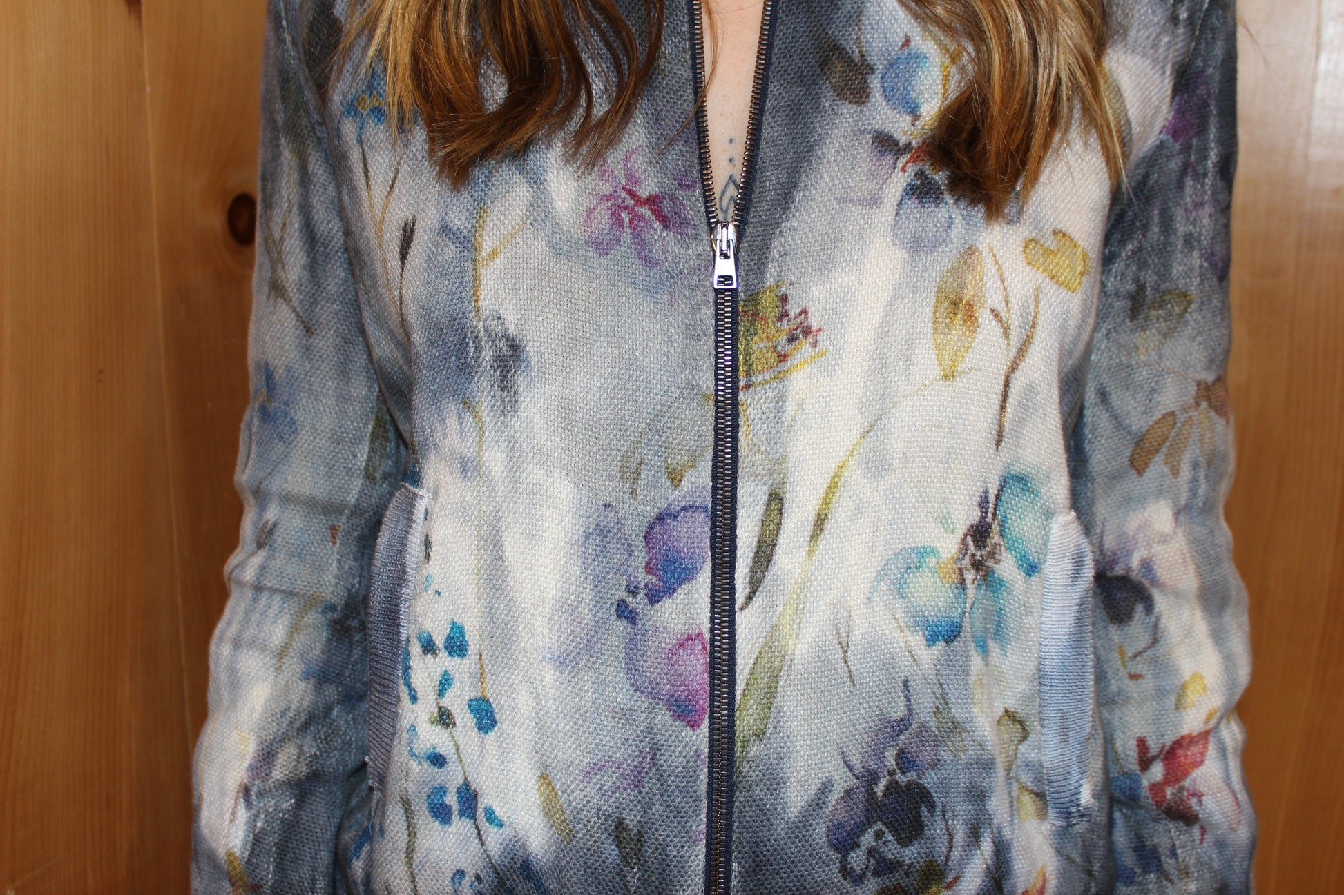 Micro mat stitch bomber jacket Knit: 60% Linen, 35% Cotton, 5% Cashmere  Details: 100% Cotton   Made in Italy