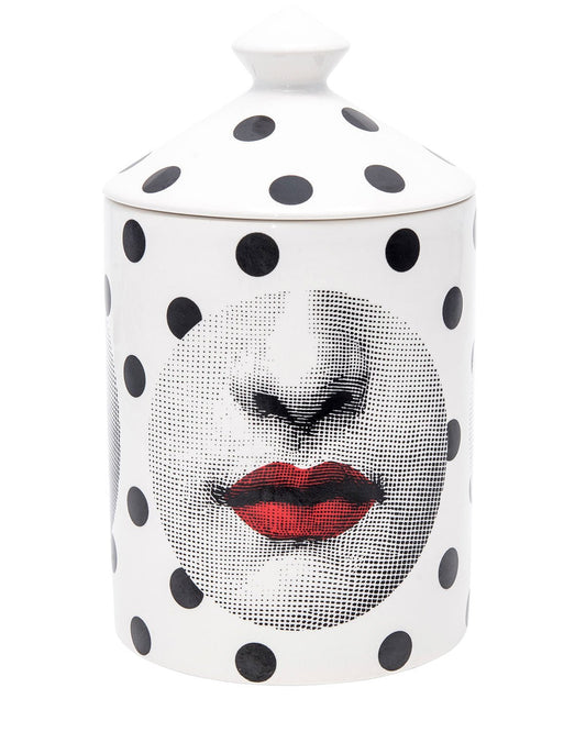 Comme De Forna - thegreatputonmvComme De FornaComme De FornaComme De FornaCandleFornasettithegreatputonmvIn a clear expression of the unmistakable irony that typifies the Fornasetti style, red lips intensify the hypnotic power of geometric repetition. A charismatic symbol of vitality and passion, they add an irreverent touch to the strict alternation of black and white in the abstract composition. "Otto", the signature scent of the Fornasetti Profumi collection is sophisticated and unique; trans