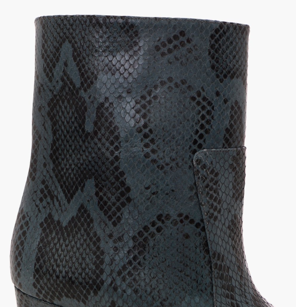 Stivaletto Stampa Snake Boot - thegreatputonmvStivaletto Stampa Snake BootStivaletto Stampa Snake BootStivaletto Stampa Snake BootBootsParis Texasthegreatputonmv106034Paris Texas python printed leather mid heel ankle boots Snake print leather above the ankle Point form, medium heel Heel height 60 mm Made in Italy 100% Leather3712944825