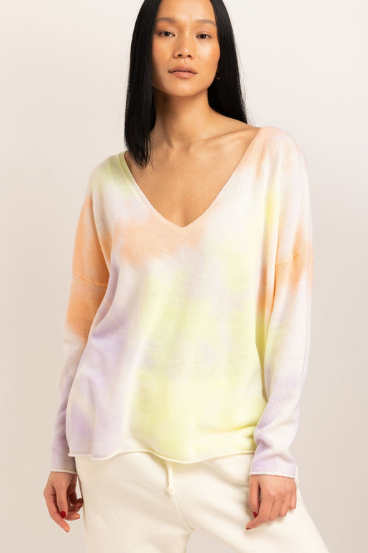 TIE DYE KIAWAH RELAXED V NECK - thegreatputonmvTIE DYE KIAWAH RELAXED V NECKTIE DYE KIAWAH RELAXED V NECKTIE DYE KIAWAH RELAXED V NECKSweaterCrushthegreatputonmv115514Cashmere v-neck sweater. made from 100% cashmere relaxed sweater with deep v neck long sleeve normal length tie dyed sleeves fit normal / slightly oversized body models is 1.69cm and is wearing size 1.159733532